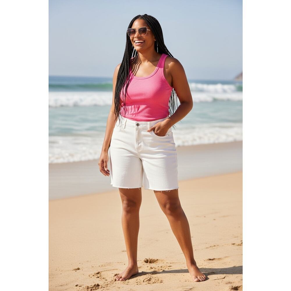 Eddie Bauer Authentic Voyager Women Sz 16 White Stretch Cotton Denim Shorts NWT